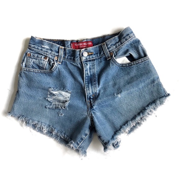 SOLD • Levi’s 550 Relaxed Fit Cut Off Denim Shorts - Picture 2 of 6